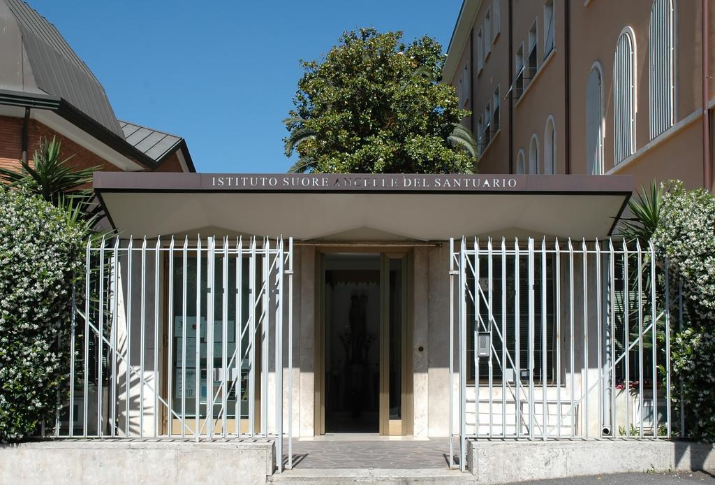Casa Religiosa Per Ferie Ancelle Del Santuario Hotel Roma Exterior foto
